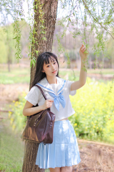 女打学生的沙龙室